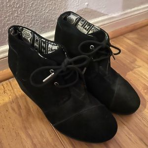 Toms wedge desert kala ankle boot black suede